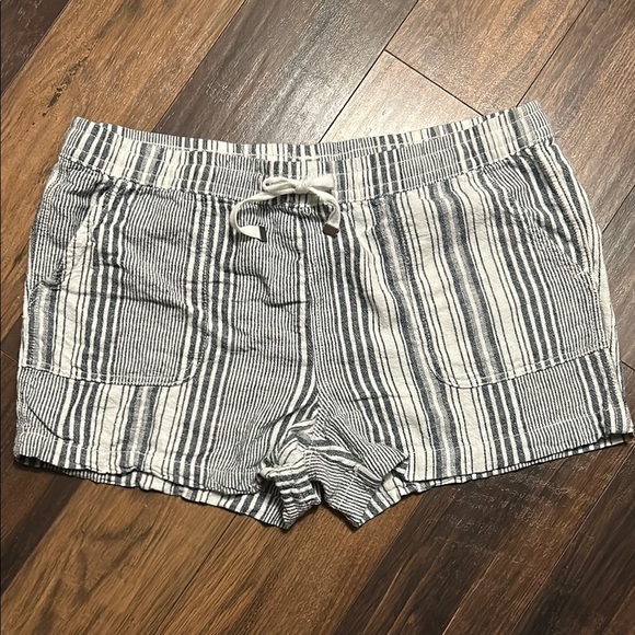 Time and Tru Navy and White Striped Shorts - Picture 1 of 4